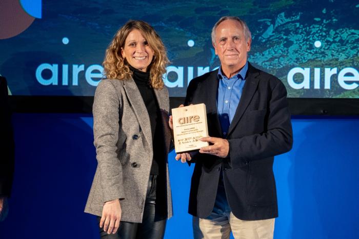 La directora gerente de Turismo de Aragón, María Jesús Gimeno, en la recogida del premio.