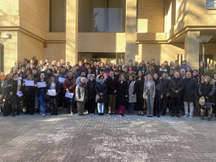 Foto de familia con los alumnos-trabajadores que han recibido los diplomas de los Programas Experienciales de INAEM en Huesca