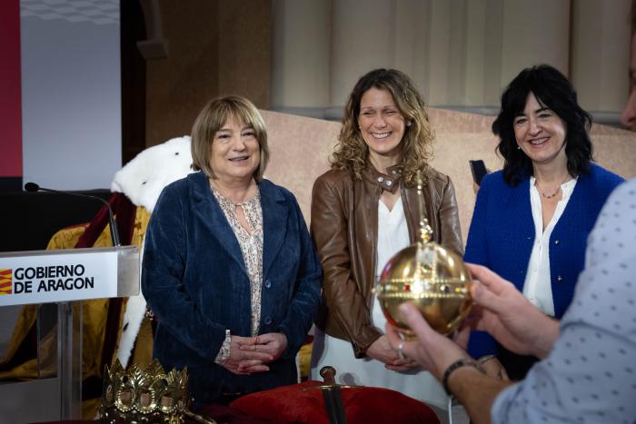 Tomasa Hernández, presenta en rueda de prensa el evento de la Coronación de los Reyes de Aragón.