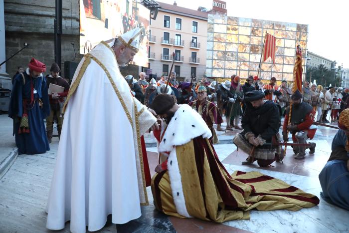 Coronación de Fernando I como rey de Aragón.