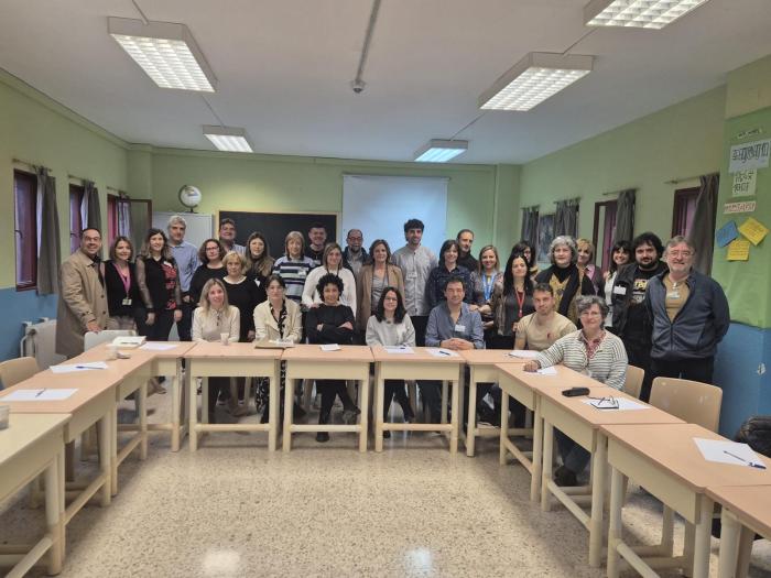 La directora general Ana Moracho, junto a los participantes del seminario ‘Docentes en centros penitenciarios de Aragón’, celebrado hoy en Zuera.