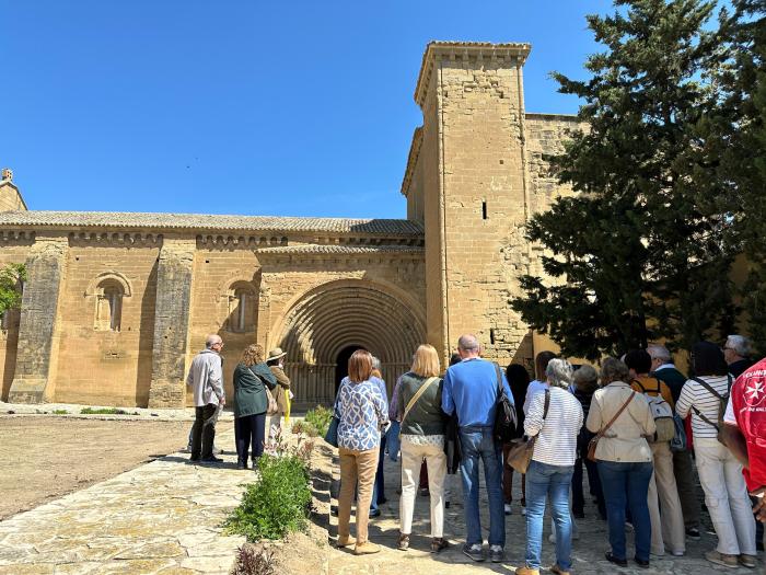 Visitantes en el Monasterio de Sijena.
