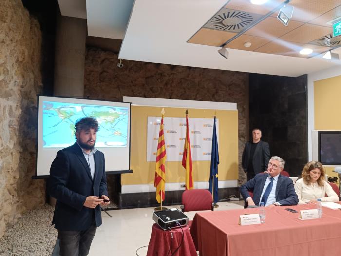 Un momento de la explicación por parte del responsable de Astro-Ándalus.