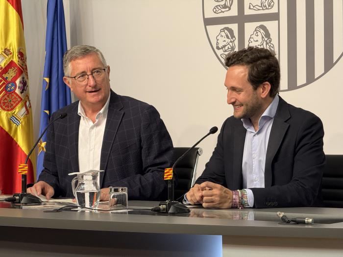 El consejero de Medio Ambiente y Turismo, Manuel Blasco, y el alcalde de Monzón, Isaac Calver, presentan el XXIII Homenaje Templario a Jaime I y Guillem de Mont-Rodón.