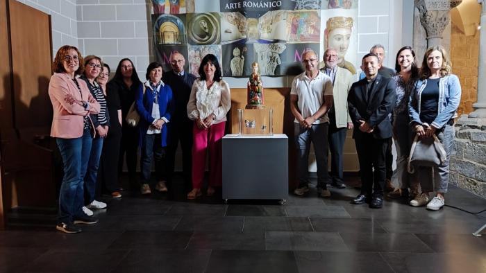 La directora general de Patrimonio Cultural, Gloria Pérez, ha presentado este lunes la restauración de la talla de la Virgen de Ubieto.