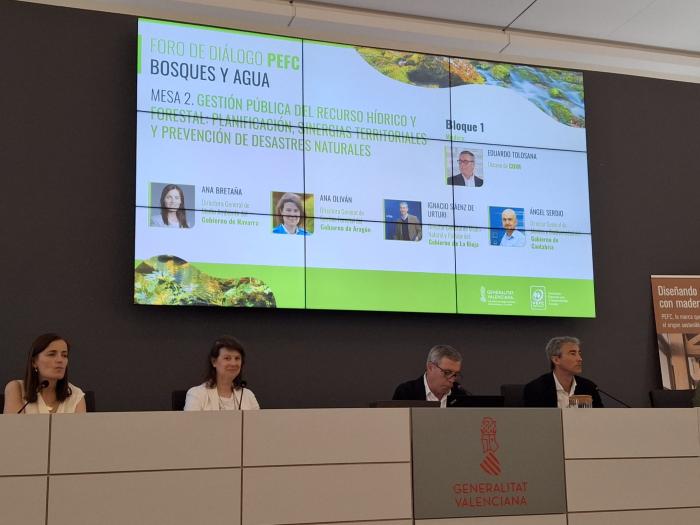 La directora general de Gestión Forestal, Ana Oliván, ha intervenido este jueves en el Foro de Diálogo Bosques y Agua