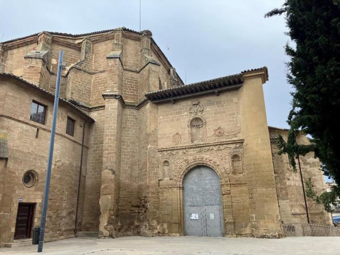 Exterior de la Catedral de Barbastro.