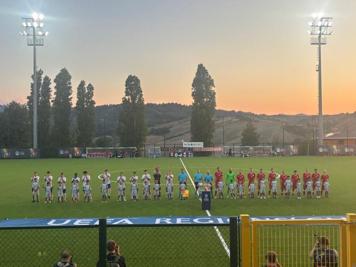 La directora general de Deporte ha viajado a San Marino para apoyar a la selección aragonesa de fútbol.