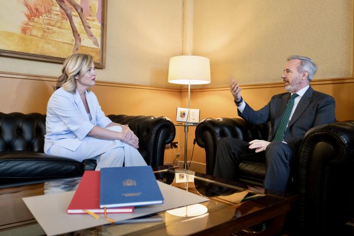 Reunión en el edificio Pignatelli del presidente Azcón y la ministra Alegría.