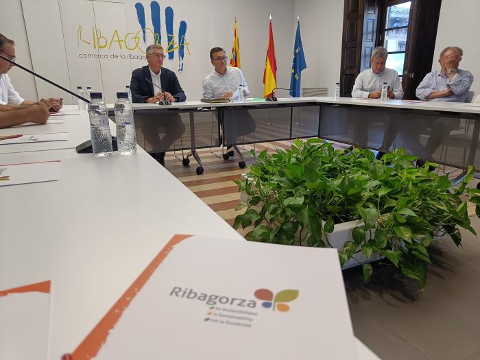 La reunión en la sede de la comarca de la Ribagorza.