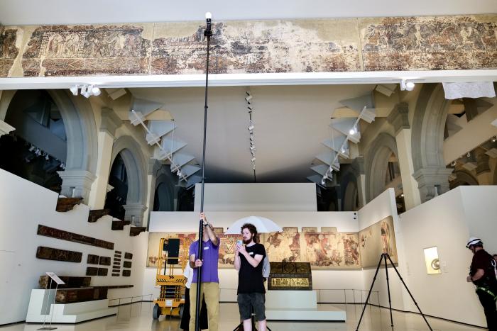 Imagen del artículo Técnicos aragoneses trabajan en el levantamiento fotogramétrico de las pinturas profanas y murales de Sijena en el MNAC