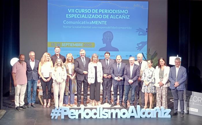 Foto de familia tras la presentación del evento.