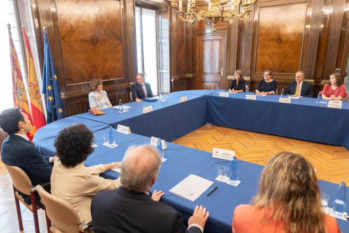 CONSEJO ESTADO.- El presidente del Consejo Consultivo de Aragón, Xavier de Pedro, recibe a la presidenta del Consejo de Estado, Carmen Calvo