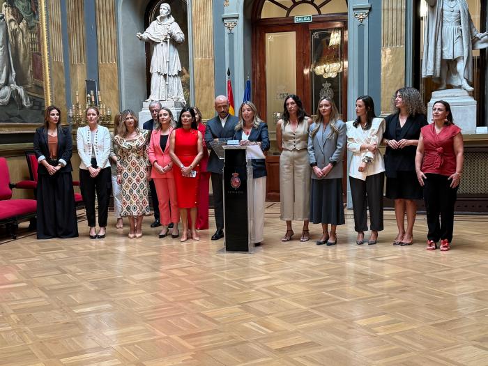 Mar Vaquero, en rueda prensa en el Senado