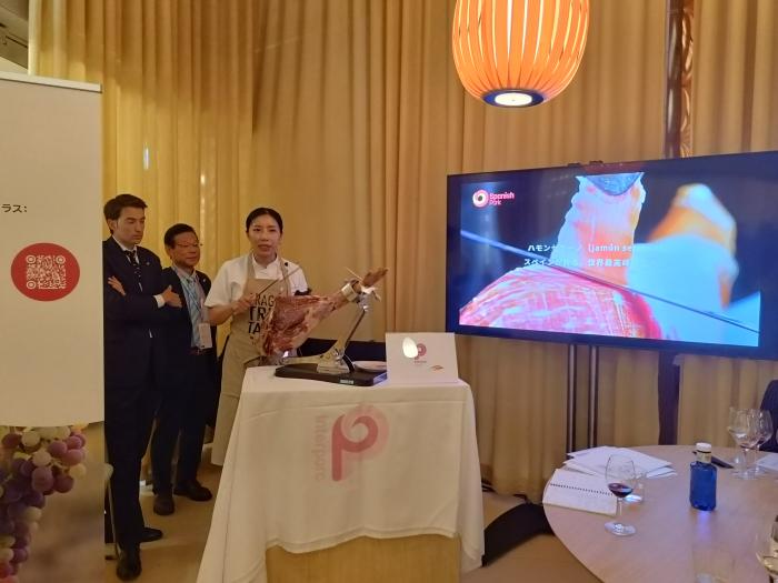 La cortadora de jamón japonesa, en la cata de Jamón de Teruel.