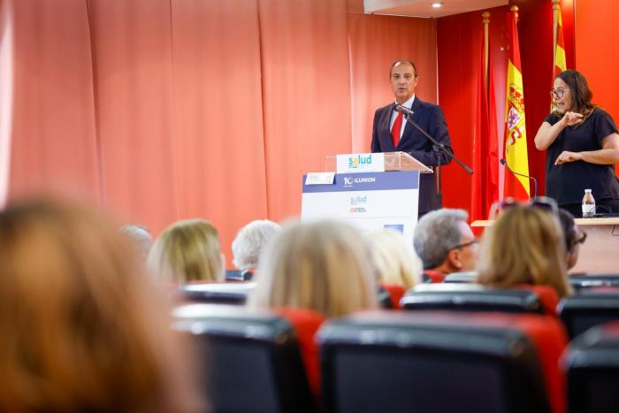 El consejero de Sanidad clausura la Jornada ‘Humanización y excelencia en la atención sanitaria’, que se ha celebrado este miércoles en el Hospital Clínico Universitario Lozano Blesa de Zaragoza.