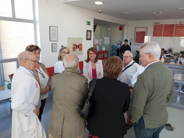 La gerente del Banco de Sangre, hoy, con hematólogos de distintos servicios hospitalarios