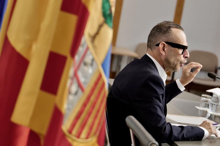 El director general de Cultura, Pedro Olloqui, comparece en rueda de prensa para informar de las acciones del Ejecutivo aragonés en relación con las pinturas murales de Sijena.