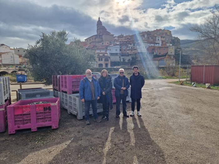 Durante la visita han recorrido el Centro de Despertadores Rurales Inteligentes, la almazara y la conservera del proyecto.
