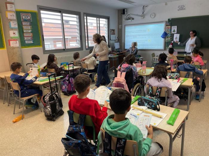 Alumnos aragoneses explicando el proyecto