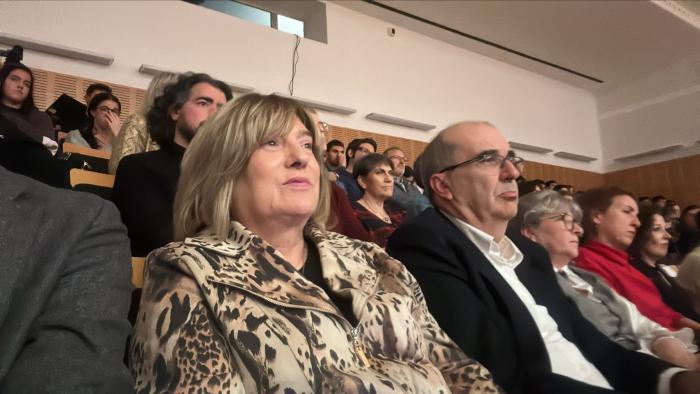 La consejera, junto al profesor José Luis Peña, en el concierto del CSMA.