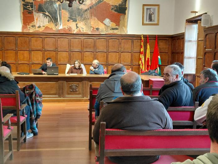 Reuniones informativas sobre la campaña de vacunación preventiva frente a la DNC en el Pirineo aragonés.