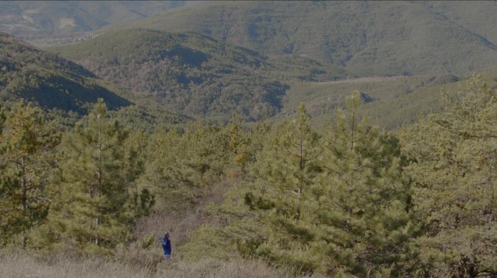 Oscar Bueno en una de sus acciones durante su residencia en la provincia de Huesca.