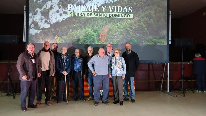 Foto de familia con algunos de los protagonistas del documental.