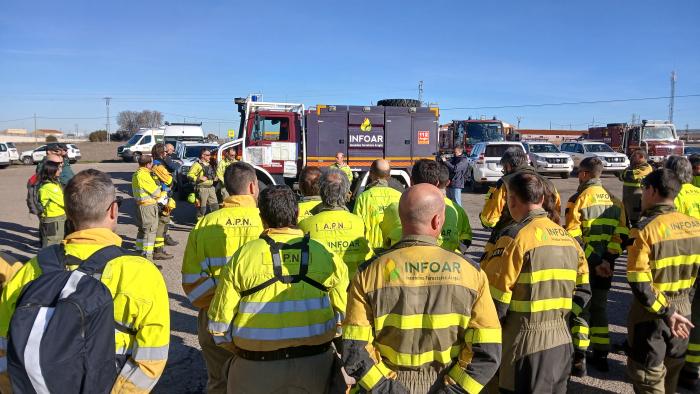 Un momento del briefing, en Cella, antes del inicio de la quema controlada.