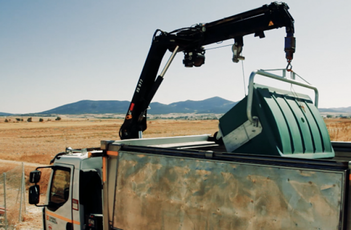 La recogida de animales muertos es un servicio público clave para controlar la propagación de la encefalopatía espongiforme bovina.