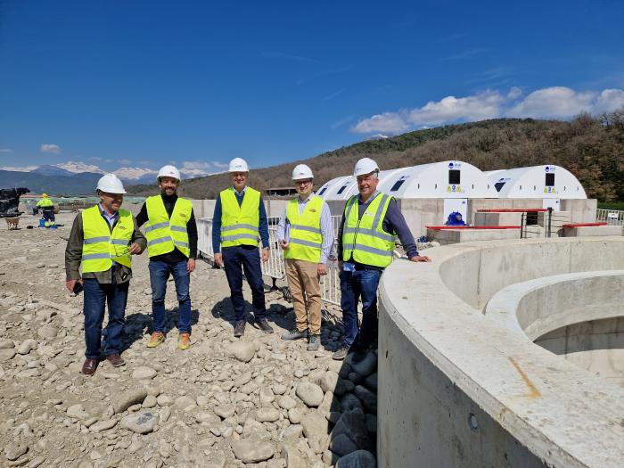 El director del Instituto Aragonés del Agua, Luis Estaún, en una visita a las obras de la depuradora.