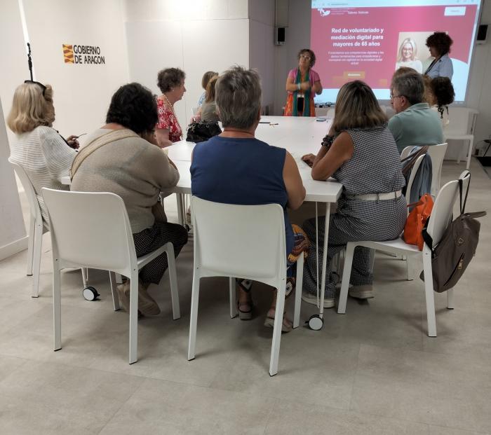 Taller de redes sociales para personas mayores