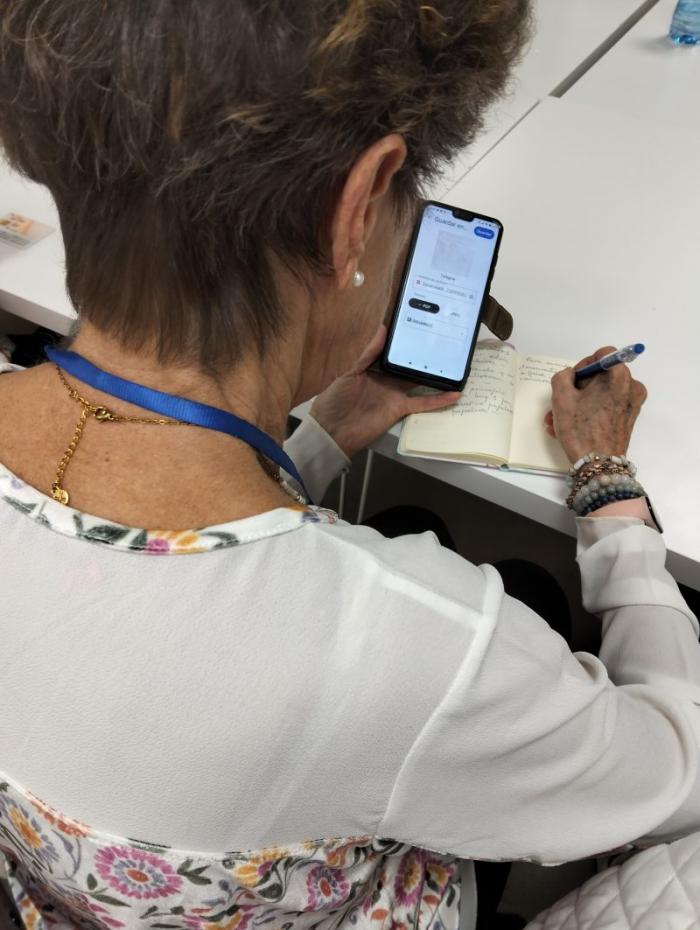 Taller de redes sociales para personas mayores