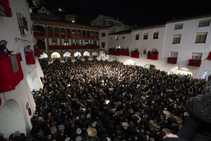 La plaza del a Villa de Híjar, esta medianoche.