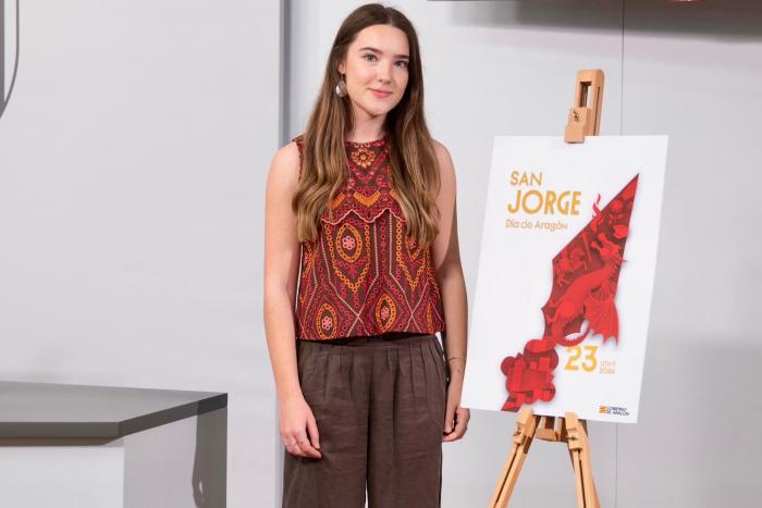 Marina Buil junto al cartel de San Jorge 2026