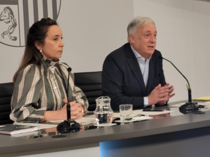 Octavio López y Raquel Campos, en la rueda de prensa .