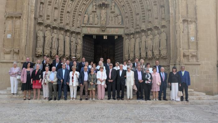 Los matrimonios homenajeados, en la Catedral de Huesca