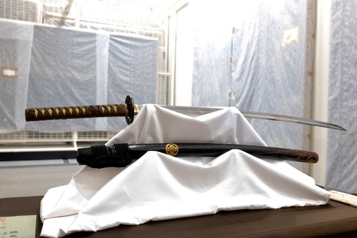 Presentación del sable japonés del siglo XIV que se suma a la colección de arte asiático del Museo de Zaragoza.