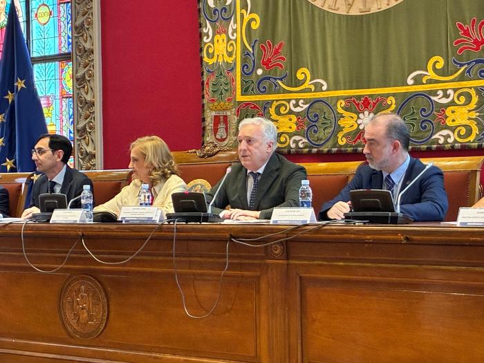 Octavio López y la rectora de la UZ, Rosa Bolea, han presidido la inauguración del acto de graducación de ZLC.