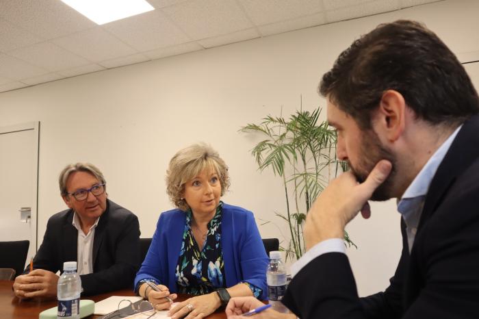 Reunión mantenida por Alejandro Nolasco junto a Santiago Cosculluela y Paquita Morata
