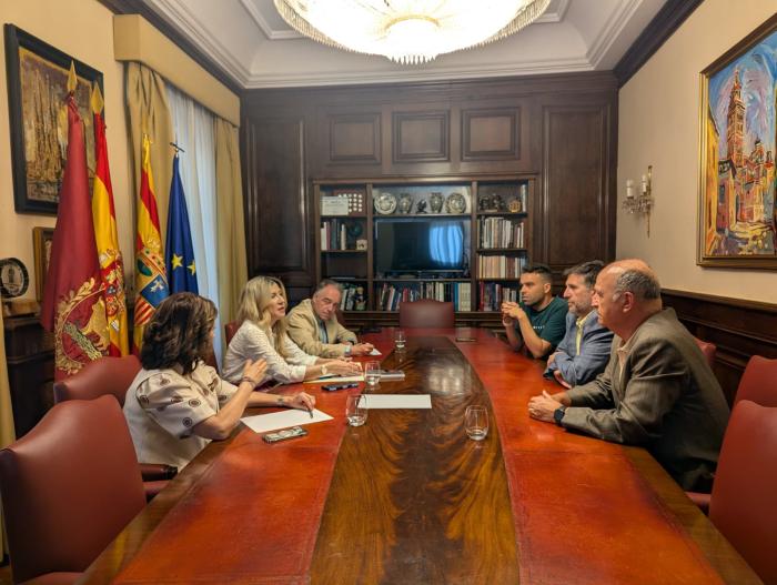 La vicepresidenta y la alcaldesa de Teruel han mantenido este martes una reunión con la directiva del Pamesa Voley Teruel