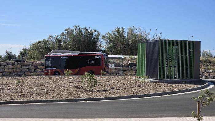 La Joyosa ha estrenado nuevo intercambiador con un aparcamiento seguro para bicicletas que favorece la intermodalidad sostenble.