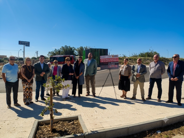 En el acto de inauguración del intercambiador de La Joyosa han estado el director gerente del CTAZ, Javier Jiménez; la concejal delegada de Barrios Rurales, Paloma Espinosa; los alcaldes de La Joyosa, Venta del Olivar, Sobradiel y Villarrapa.