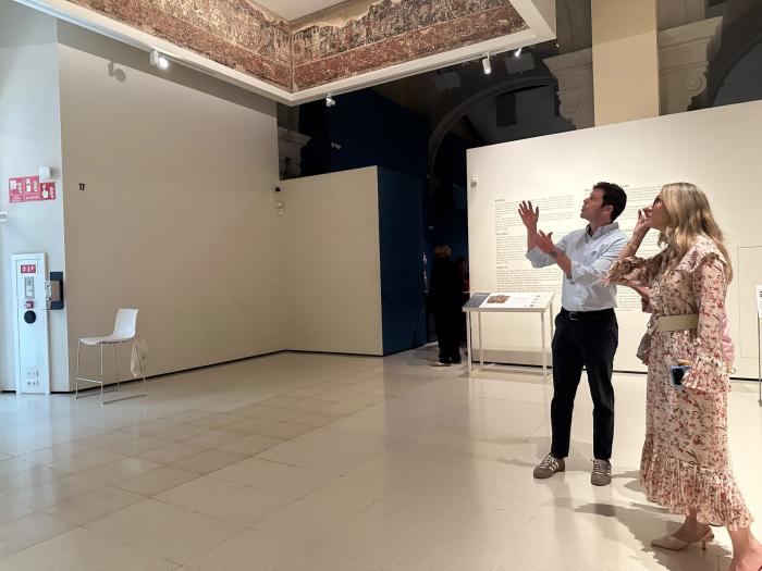 La vicepresidenta Mar Vaquero ha visitado las pinturas de Sijena en el MNAC