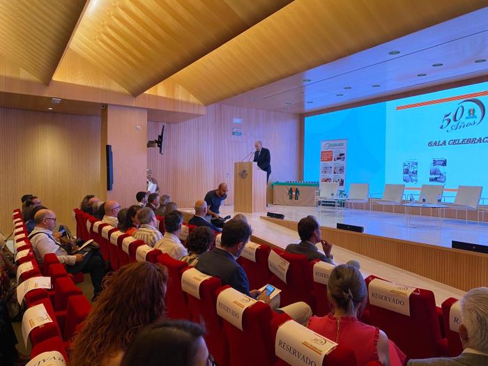 El consejero de Sanidad, Ángel Sanz, inaugurando esta mañana  el acto de celebración del 50 aniversario de ALCER Ebro