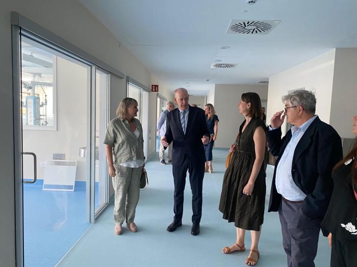 El consejero de Sanidad, Ángel Sanz, en la visita a las instalaciones del nuevo Hospital Universitario Obispo Polanco de Teruel