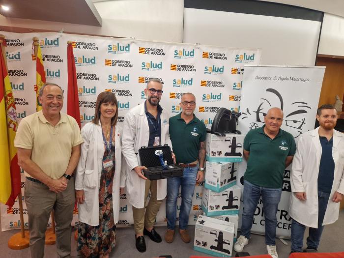 La Asociación de Ayuda ‘Matarrayos’ aporta material para favorecer la recuperación de pacientes hematológicos del Hospital Clínico Universitario Lozano Blesa de Zaragoza.