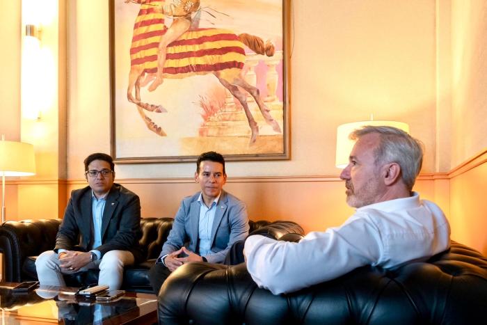 La reunión se ha celebrado en el despacho del presidente en el Edificio Pignatelli.