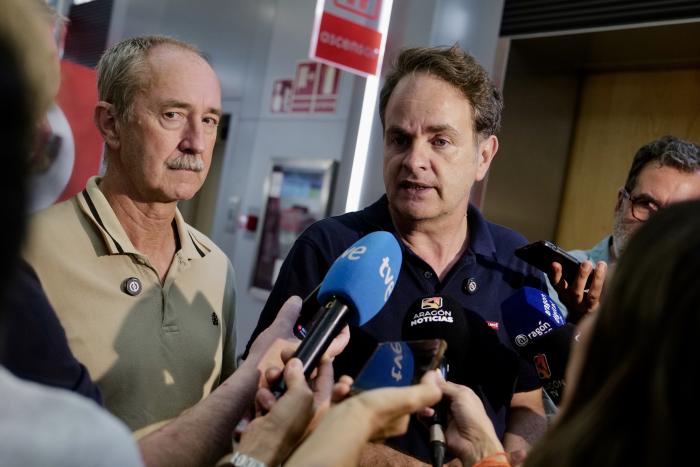El consejero de Hacienda e Interior, Roberto Bermúdez de Castro, atiende a los medios esta tarde en la sala del 112.