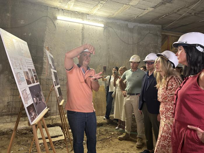 Visita a las obras del yacimiento del Círculo Católico en Huesca.